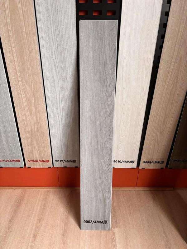 Anti-Slip Dry Back/Adhesif Kurulum SPC Vinyl Plank LVT LVP PVC Ev Garajı İçeri zemin 2mm 2.5mm 3mm Spor Okulu