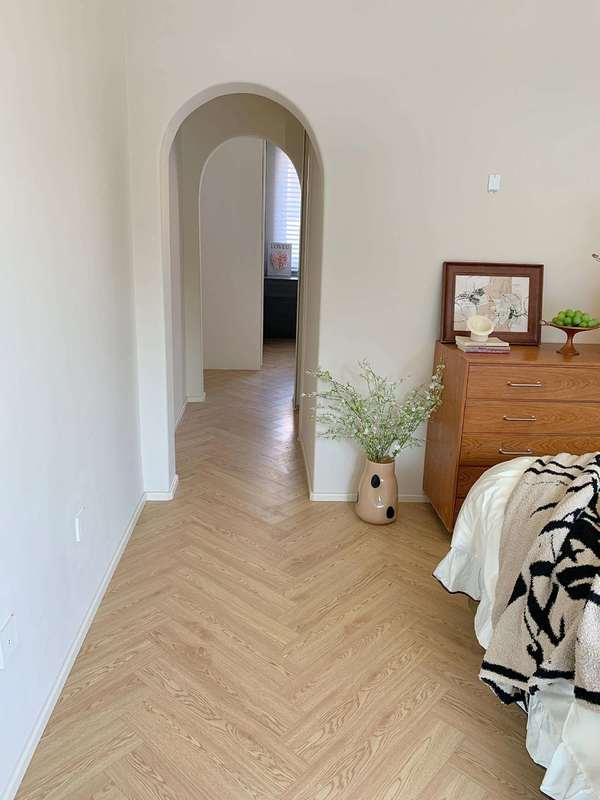 8mm 12mm Sert Çekirdek Lüks Vinil Tıklama Zemin Premium Ahşap Herringbone Kayma Karşıtı Piso Spc Tıklama 5 mm Tahta Zemin