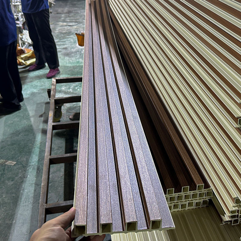 Çin Fabrikası WPC Fluted Duvar Paneli PVC Tahta İç Dekorasyon için Slated WPC Panel Wpc Duvar Paneli