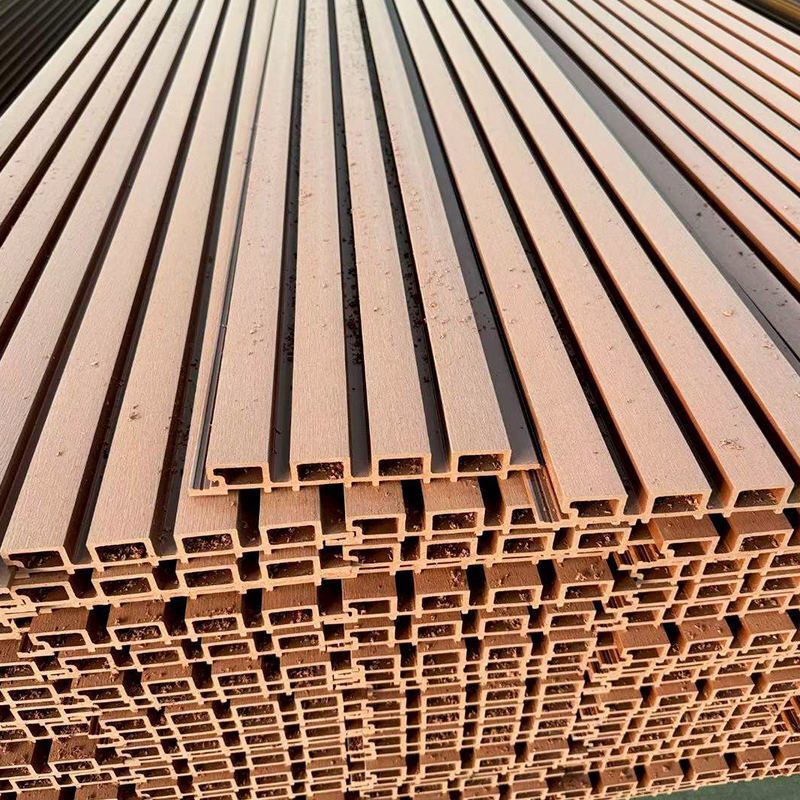 Su geçirmez Duvar Kaplamaları WPC Dış Dış Kompozit Duvar Paneli PVC Ahşap Duvar Paneli Dış Çapraz Ekstrüzyonlu Fluted Kaplama Paneli