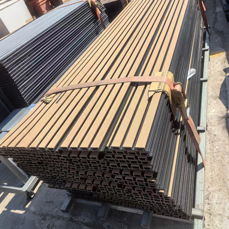 Ahşap Plastik Kompozit Dış Dış Wpc Duvar Kaplama Su geçirmez Wpc Fluted Panel Dekoratif Duvar Paneli Dış
