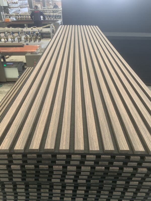 Sıcak satılan Akustik Paneller Ahşap Çubuklu Fluted Duvar Paneli Ev Dekorasyonu İç mekan ses geçirmez Duvar Panelleri