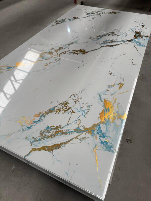 Fabrika Doğrudan Tedarik 2.5mm 2.8mm Kalınlığı 4*8Feet PVC Mermer Yaprak UV Tahta Su geçirmez Alev Geri Dayanıklı Yıkım Karşıtı