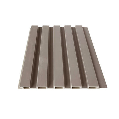 Fabrikadan Doğrudan Satış Antiseptik WPC Duvar Paneli, Ev Tavanı Oturma Odası Atölye Park Hastane için Yivli Tasarım