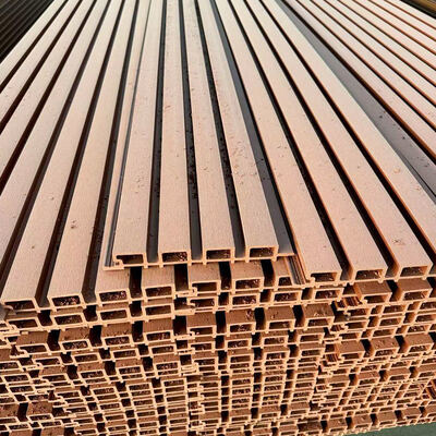 Su geçirmez Duvar Kaplamaları WPC Dış Dış Kompozit Duvar Paneli PVC Ahşap Duvar Paneli Dış Çapraz Ekstrüzyonlu Fluted Kaplama Paneli